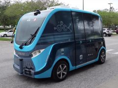 A Florida lab is using self-driving vans to ferry coronavirus tests