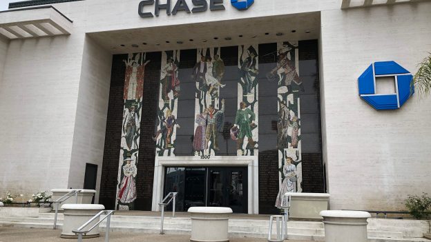 Chase and other big banks shuffled Paycheck Protection Program small business applications, lawsuit says