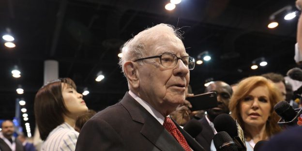 Warren Buffett’s Berkshire Hathaway Reports $49.7 Billion Loss in First Quarter – The Wall Street Journal