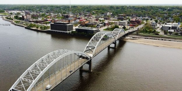 Tale of Quad Cities: Different Reopening Regimes Split Economy of Border Communities