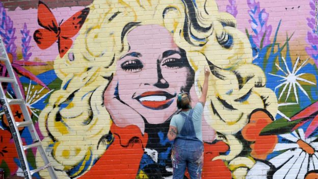 A new Dolly Parton mural popped up in Nashville, honoring the singer and her thoughts on Black Lives Matter