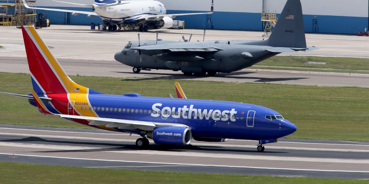 Southwest Grounds 115 Planes for Inaccurate Weight Data – The Wall Street Journal