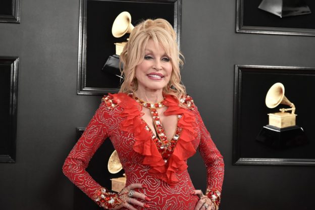 Dolly Parton Declines Proposal To Build A Statue Of Her On The Tennessee Capitol Grounds