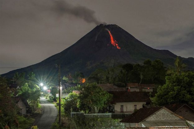 Indonesia’s Merapi Volcano Spews Ash, Debris in New Eruption