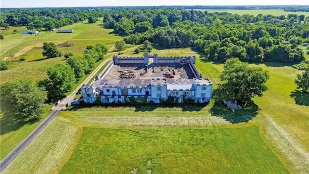 A $400K Claptrap Castle in Indiana Is the Week’s Most Popular Home