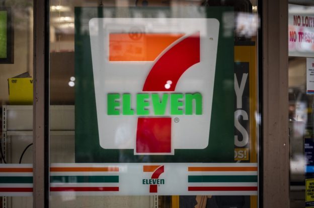 Ambani to Bring 7-Eleven Stores to Billion-Plus India Market