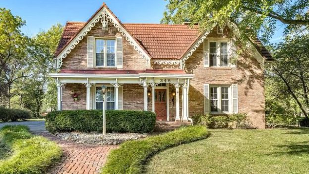 Treat Yourself: 5 Real-Life Gingerbread Houses Tailor-Made for the Holidays