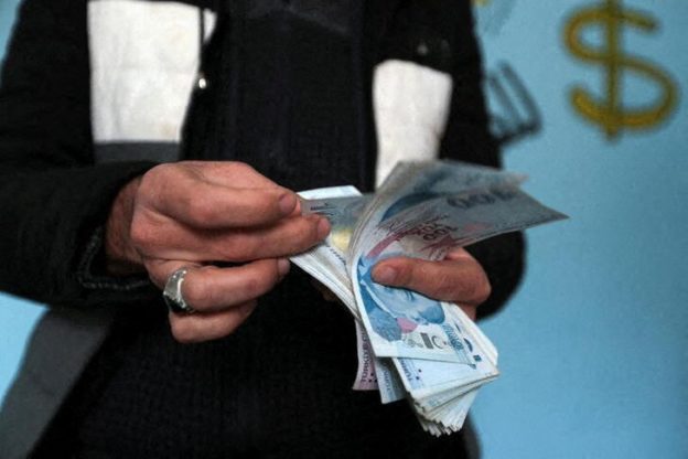 Lira on four-day skid as Ankara struggles to hold confidence