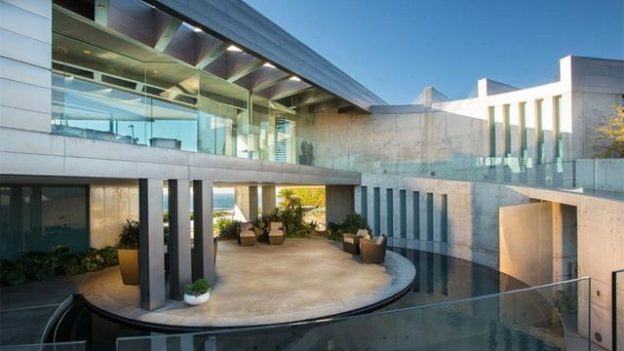 Wallace Cunningham-Designed Crescent House in Encinitas Is Listed for $23.5M