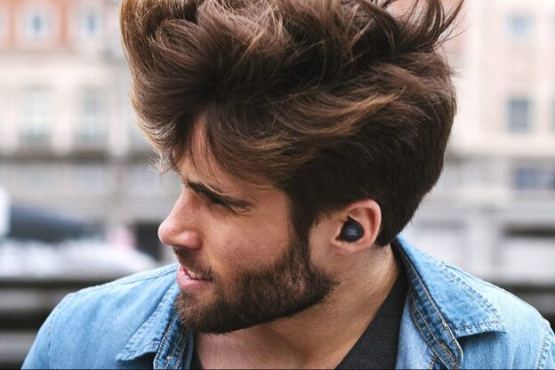 Live Wirelessly with These JBL Noise-Cancelling Headphones