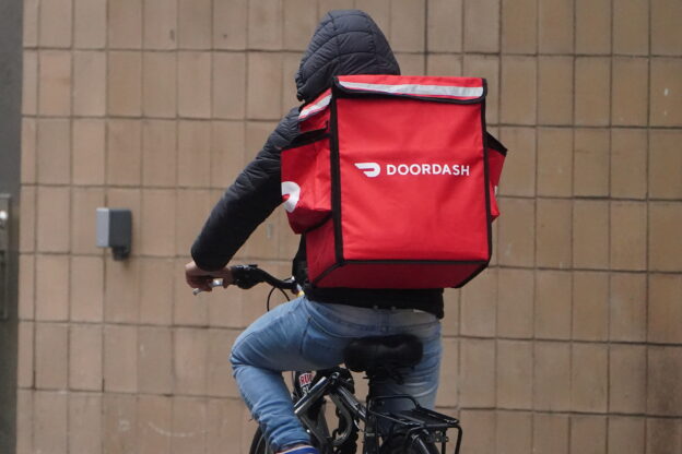 DoorDash couriers will need to scan a customer’s ID before delivering alcohol