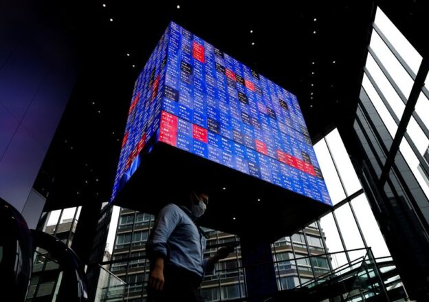 Asia shares ease, euro slugged by energy crisis