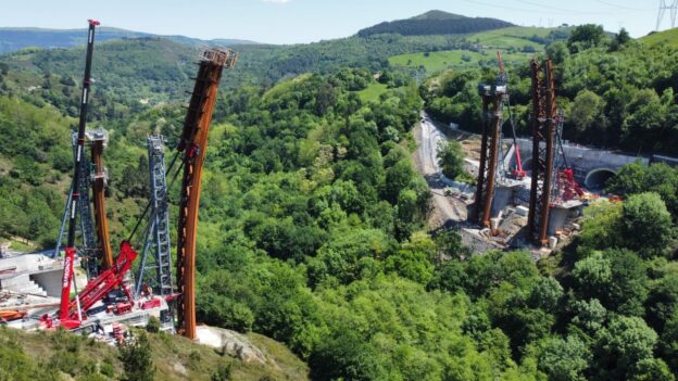 Strand jacks lower Spanish viaduct into place in delicate balancing act