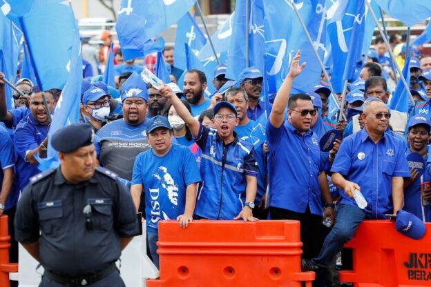 Malaysian leaders kick off election campaigns in tight race