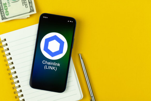 Finally! Chainlink gives early access to its staking feature. Who has an edge now?