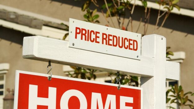 Home Prices Fall and Listings Soar: Could It Be a Great Time To Buy Despite High Mortgage Rates?