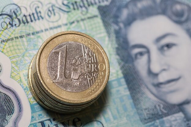 EUR/GBP struggles to gain traction, holds steady around 0.8830 area ahead of UK budget