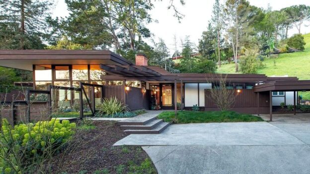 A Midcentury Beauty in California’s East Bay for $1.9M Attracts a Buyer in a Flash