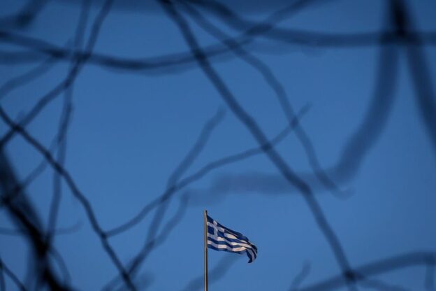 Analysis-Greek bonds snapping at heels of southern Europe’s best in class