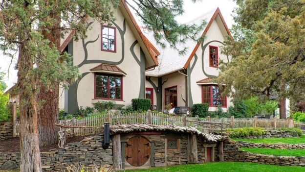 $1.25M ‘Lord of the Rings’-Themed Home in Oregon Thrills Tolkien Fans