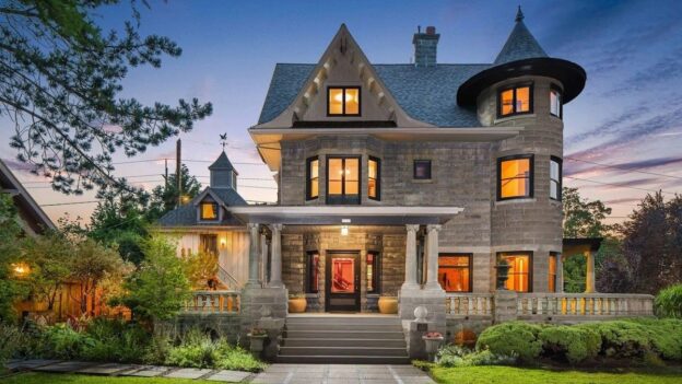 Spectacular Oregon Victorian Featured on DIY Network Is Listed for $1.1M