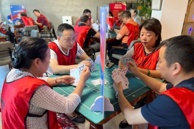 US-Sino tensions help spawn China card game craze