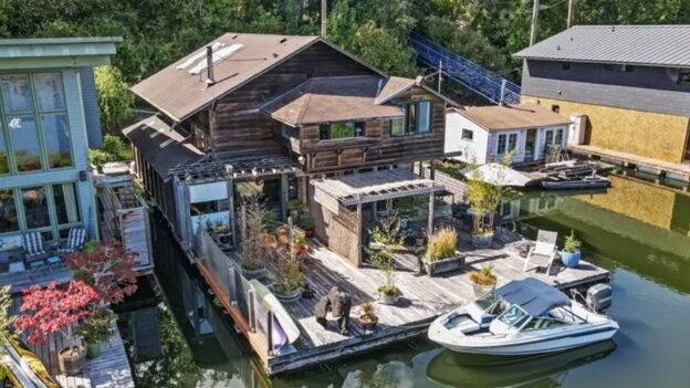 Dive In: Floating Home on Portland’s Multnomah Channel Is a $575K Outdoor Paradise – Realtor.com News