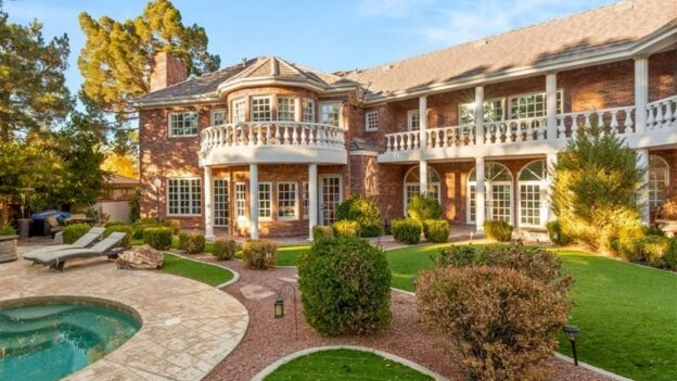 A Victorian Where?! This Contemporary $2.4M Estate Is a Lucky Draw in the Las Vegas Area