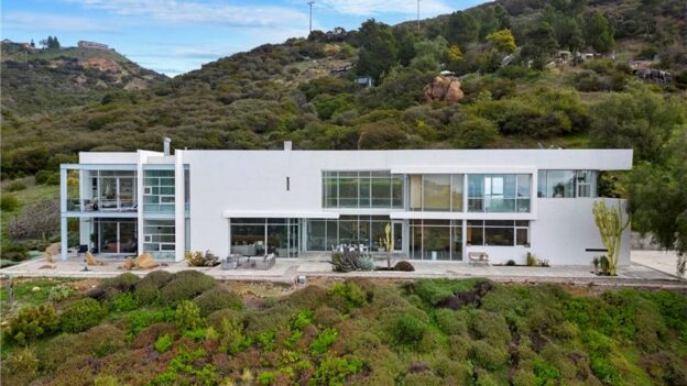 $5.6M Hillside Mansion in Malibu Dazzles With Magnificent Pacific Ocean Views