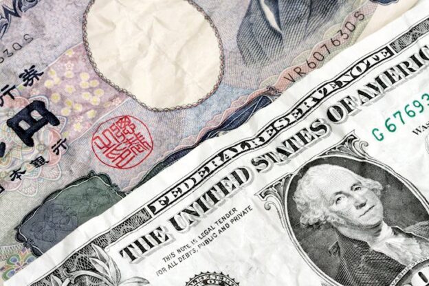 Japanese Yen sinks below 160.00 against USD, lowest since 1986