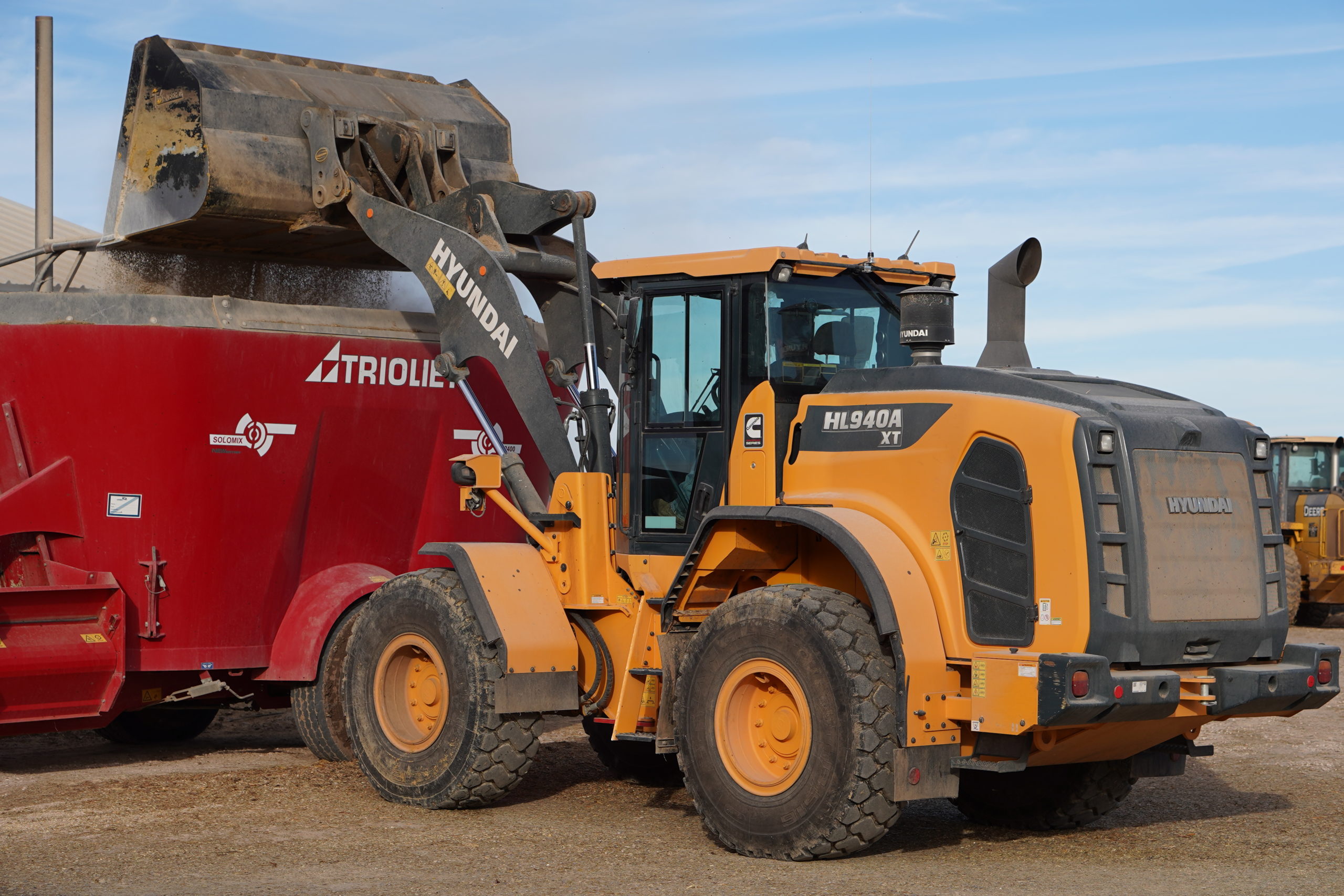 Why Choose Hyundai Wheel Loaders For Your Feedlot Operation?