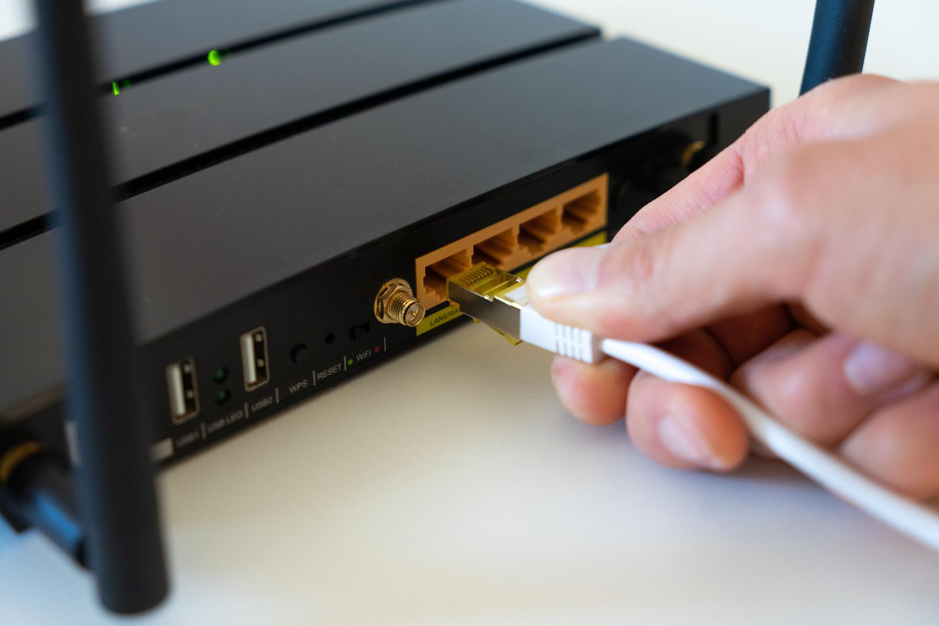 6 genuinely helpful uses for the USB port on your router