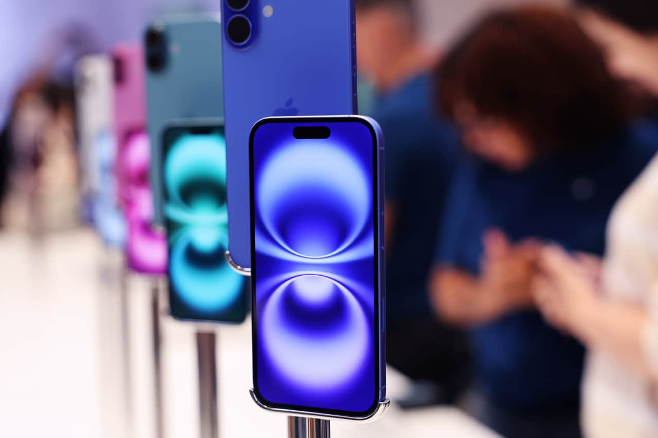 An upgrade for Apple’s stock? It’s not the endorsement you might think.
