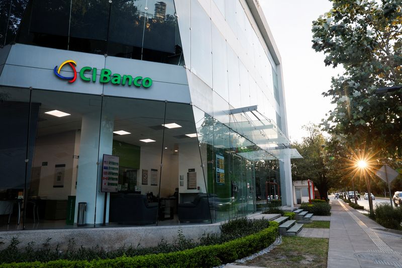 Mexico temporarily hands CIBanco, Intercam trust businesses to development banks