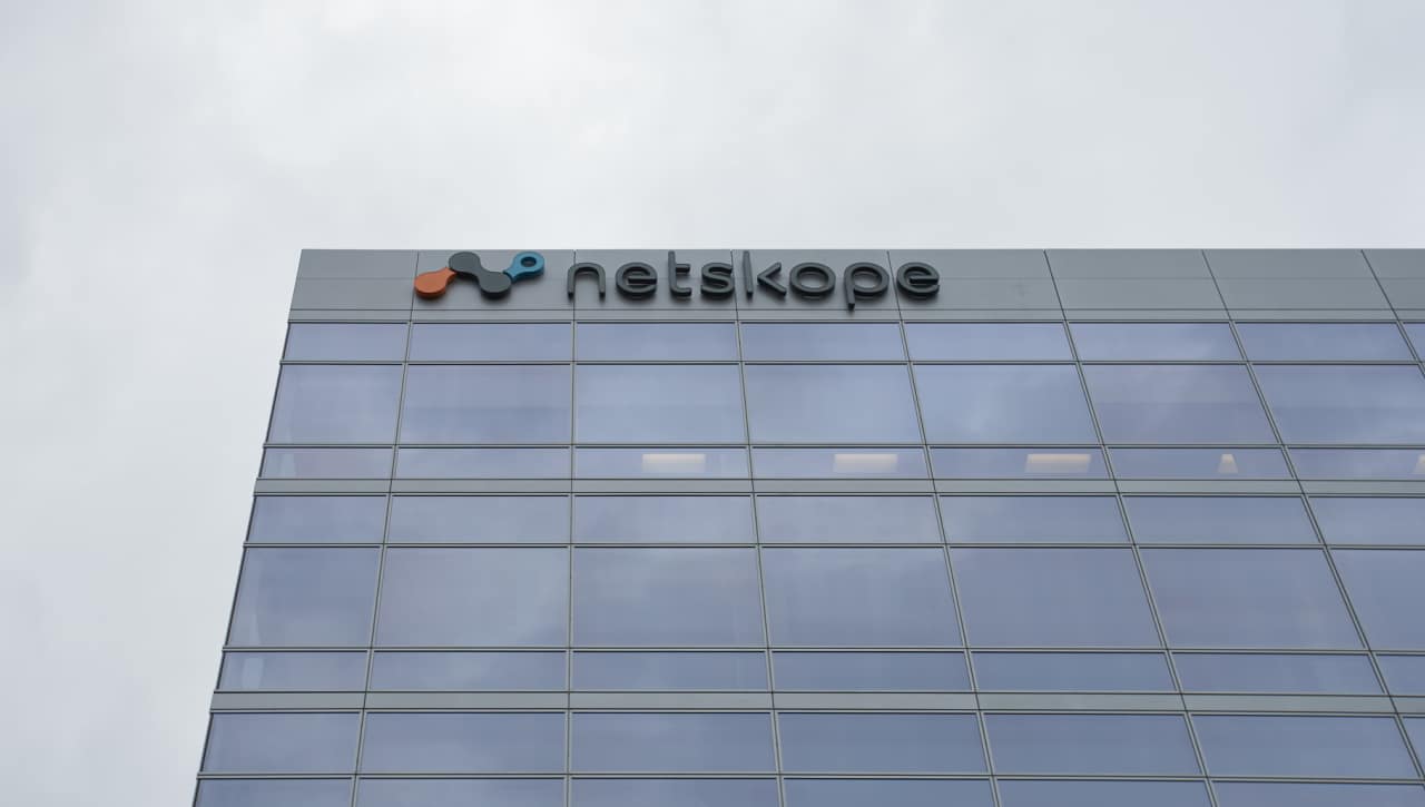 Netskope leaps into a hot IPO market. The cybersecurity stock is seeing a double-digit percentage gain.