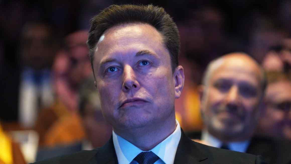 Elon Musk makes an unhelpful cameo in Warner Bros buyout