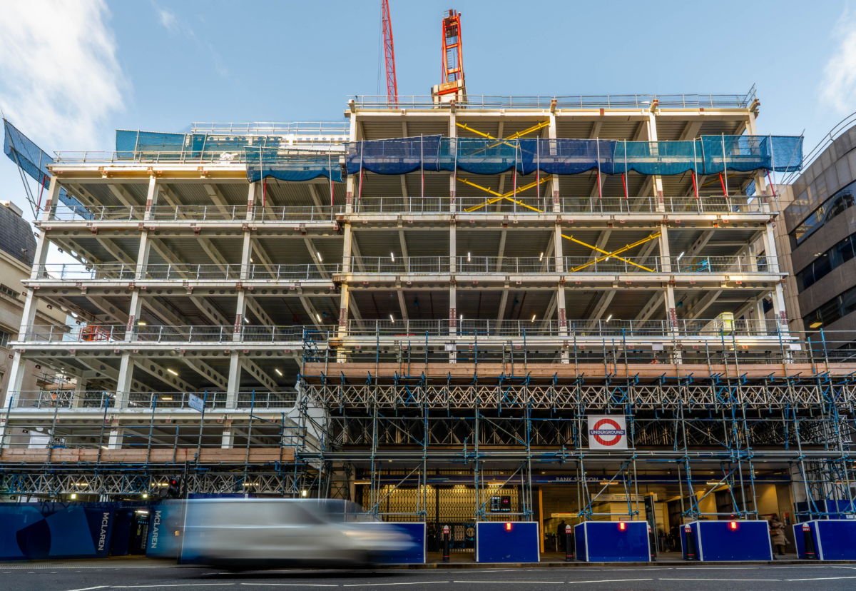 McLaren breaks the £1bn turnover barrier