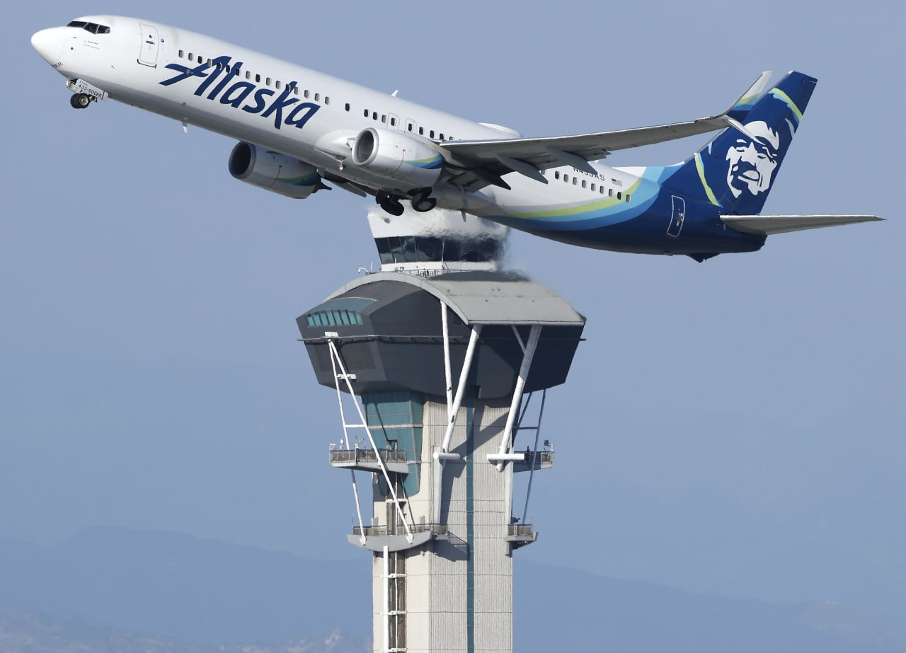 Alaska Air says it will spend more on fuel this quarter than it earned the last two years