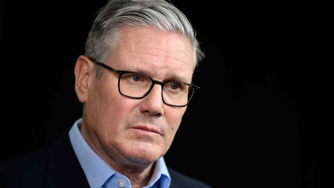 Labour MP threatens Starmer with leadership challenge after election rout