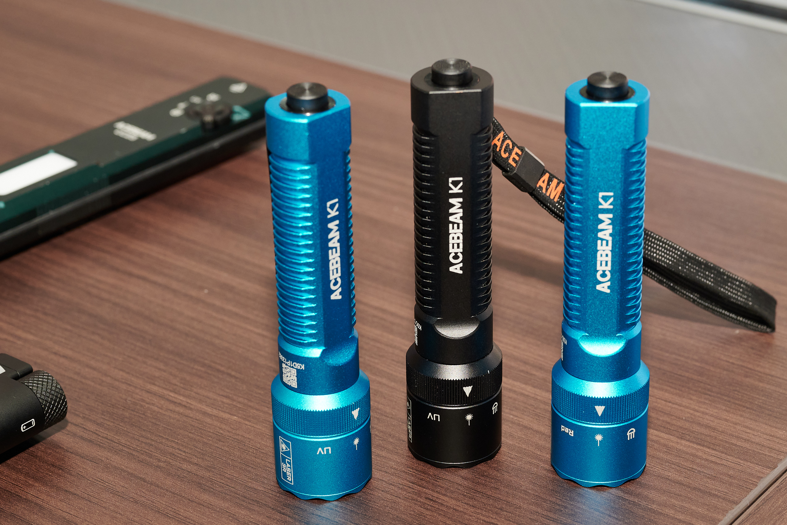 Acebeam K1 hands-on: EDC flashlight with red/white light comes with optional laser
