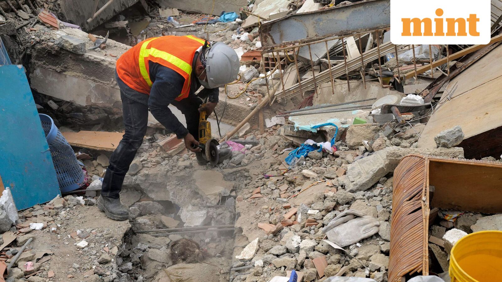 Venezuela earthquake: Death toll reaches 1,450 as rescuers race against time to find survivors