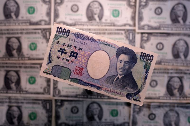 Fragile yen set for weekly decline as intervention risks mount