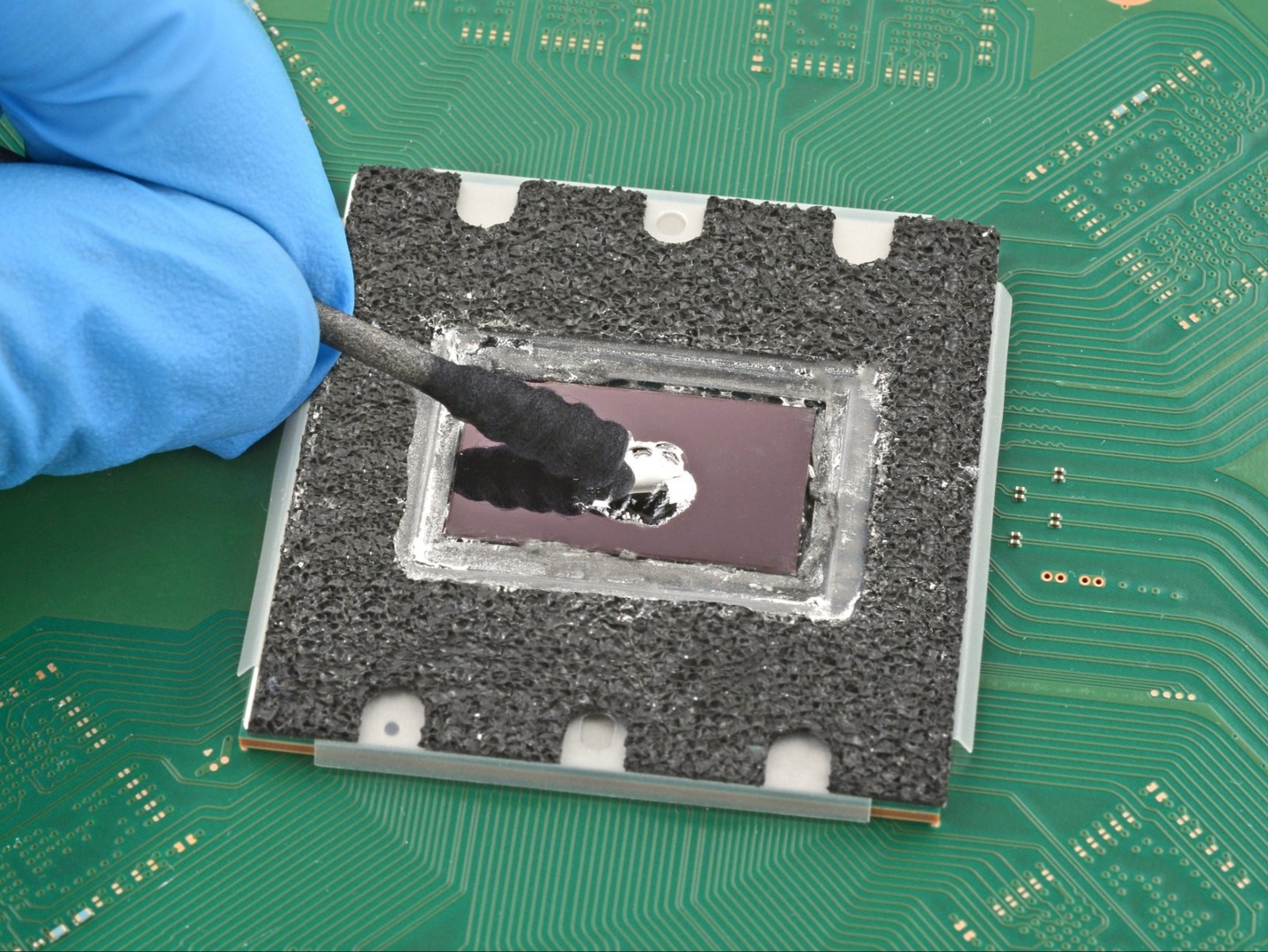 PS5 liquid metal gate: Turns out, no orientation is safe