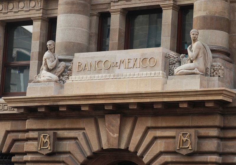 Mexico central bank signals prolonged pause in rates